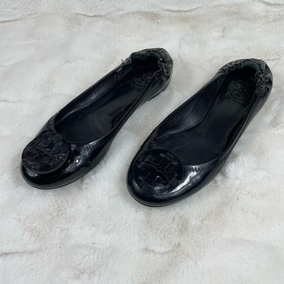 🔥Tory Burch Reva Ballet Flats Black Patent Leather Shoes Logo Women Size 6 - Picture 2 of 13